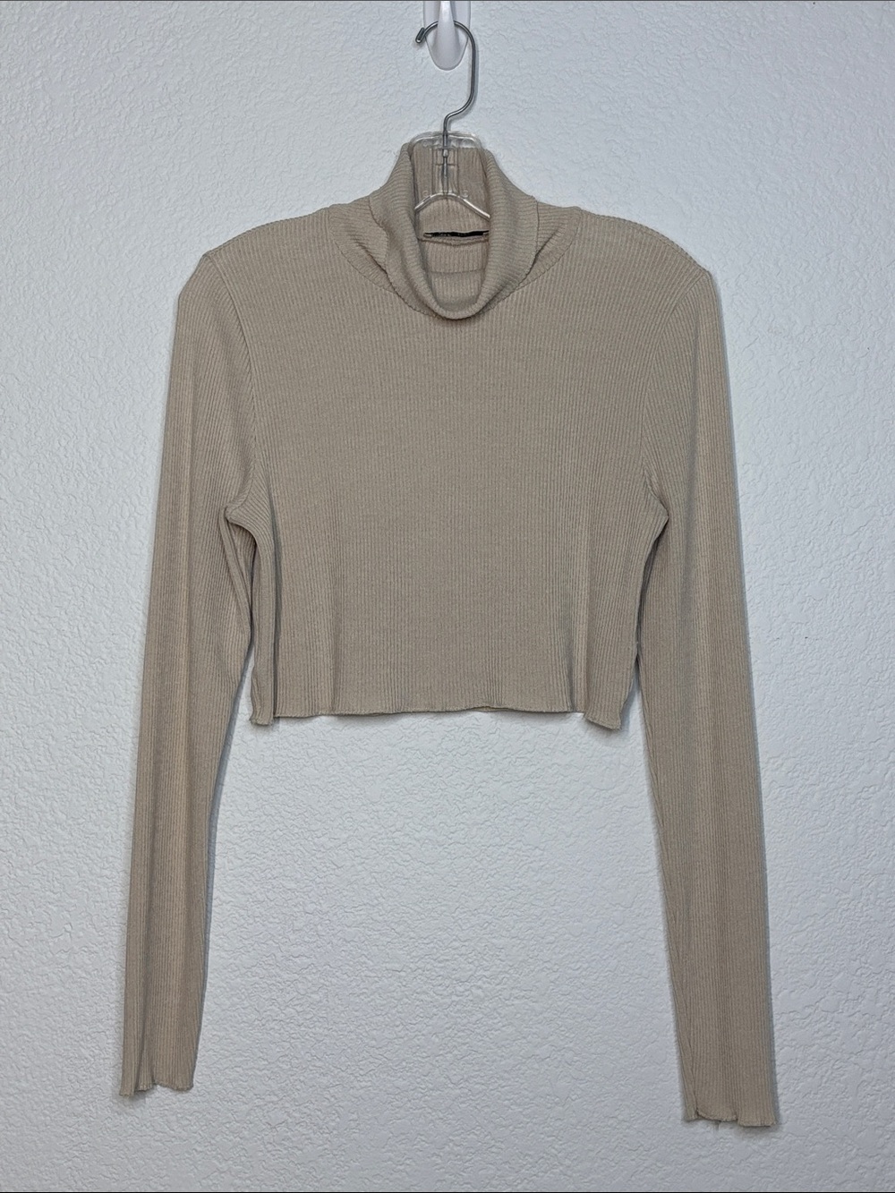Wilfred Cropped Ribbed Turtleneck in Beige